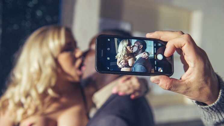 [FakeHubOriginals] - Marc Kaye Meets Athletic Blonde - Karlie Simon - Antonio Black - Marc Kaye