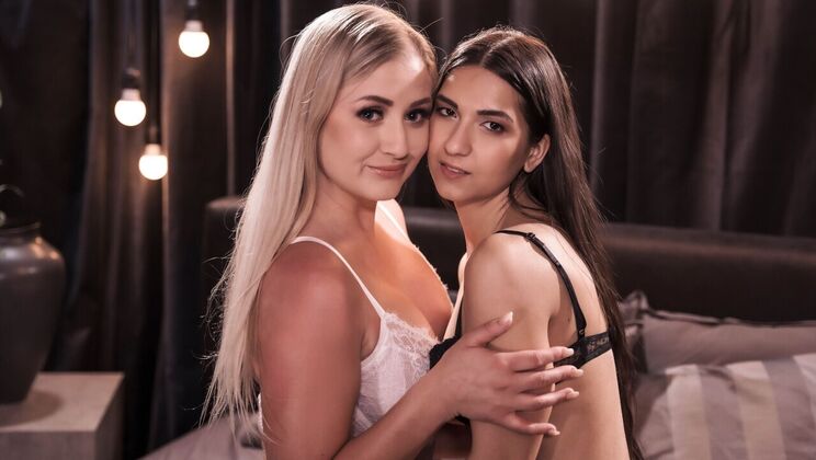 [Lesbea] - Lesbian Thong Fun: Face Sitting and Orgasm - Cayla Lyons - Moona Snake