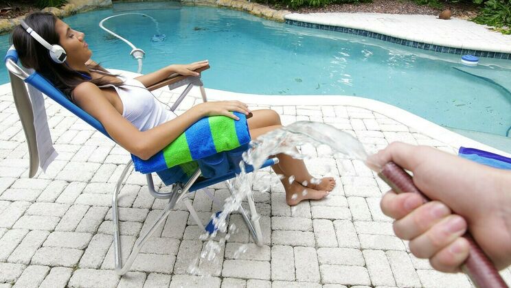 [LatinaSexTapes] -  Latina Girl Victoria Valencia Gets Tricked Outside - Victoria Valencia