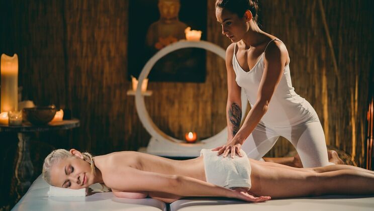 [MassageRooms] - Lesbian Sex with Medium Tits and Small Tits - Julia Parker - Lexi Dona