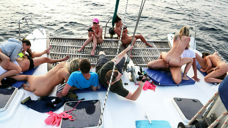 [SummerSinners] - Outdoor Pissing and Handjob on Boat - Julia De Lucia - Mea Melone - Jimena Lago - Bianca Ferrero - Angel Piaf