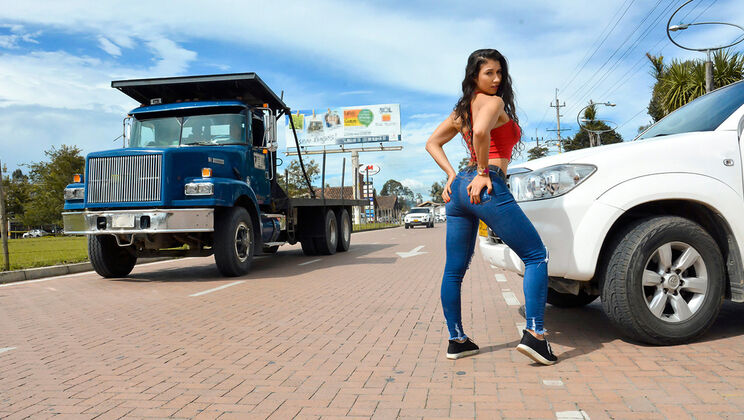 [Oyeloca] - Mariana's Latina Adventure - Mario Leon - Mariana Lopez