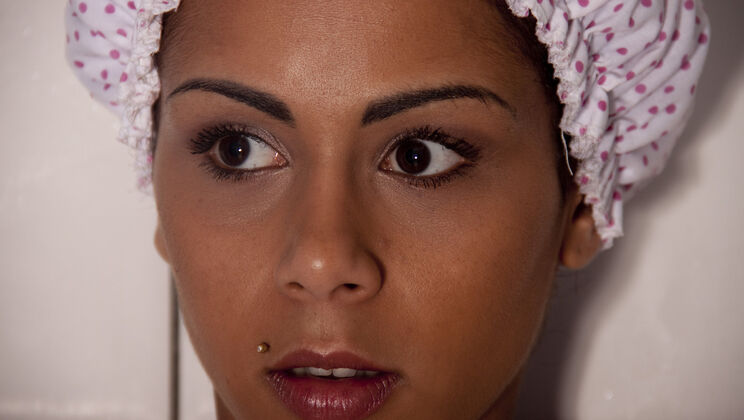 [Oldje] - Toothbrush and Brunette - Isabella Chrystin - Gustavo