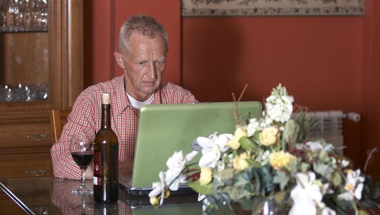 [Oldje] - Doug Gets Hooked Online - Jessica Rox - Doug