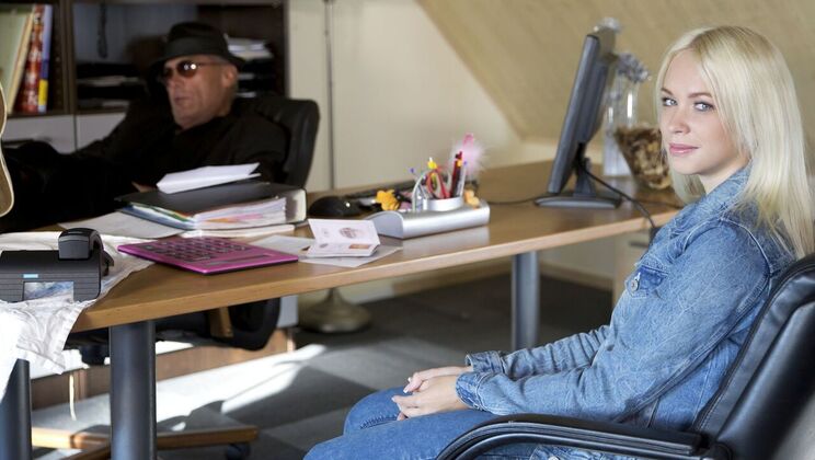 [Oldje] - Blowjob and Cumshot with Blonde Arteya - Arteya - Nico