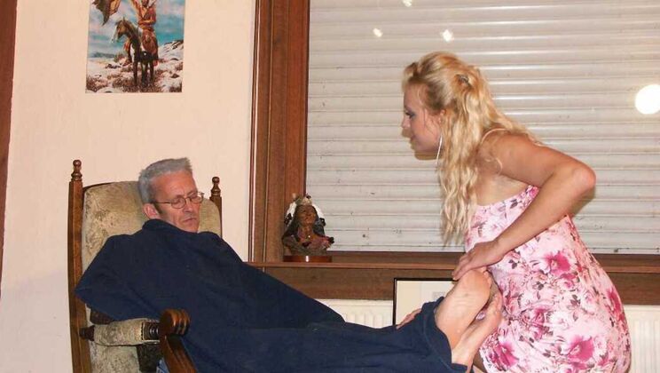 Natural Tits and Deepthroat: A Sensual Body Massage