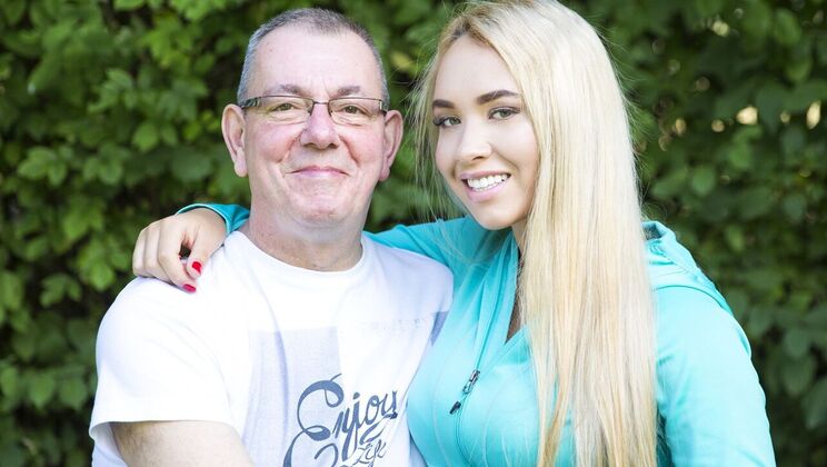 [Oldje] - Wet and Wild Sex Outdoor - Briana Bounce - Bryn