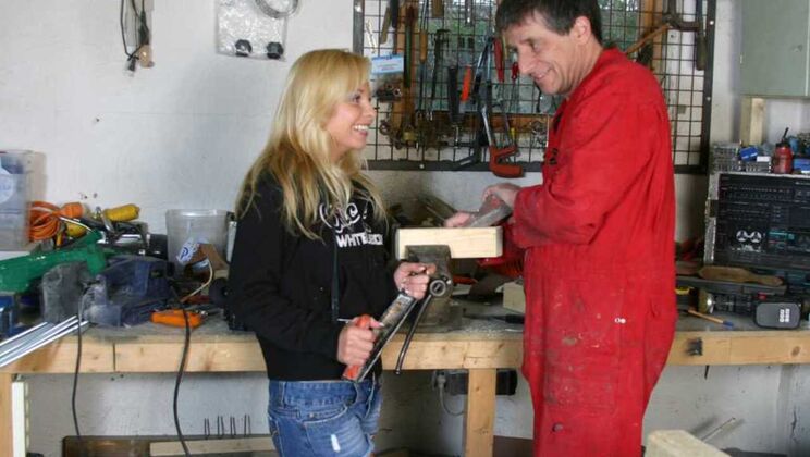 [Oldje] - Cum Swallowing Sharka Blue Loves Andre's Wooden Rod - Andre - Sharka Blue