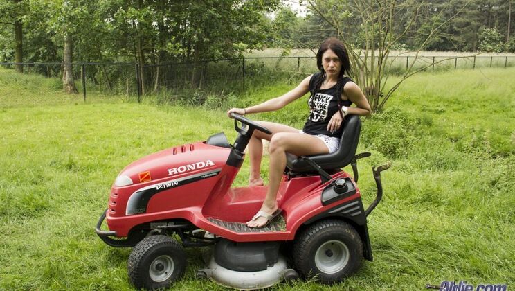 [Oldje] - Behind the Scenes with Erika - Erika Bellucci - Attilah