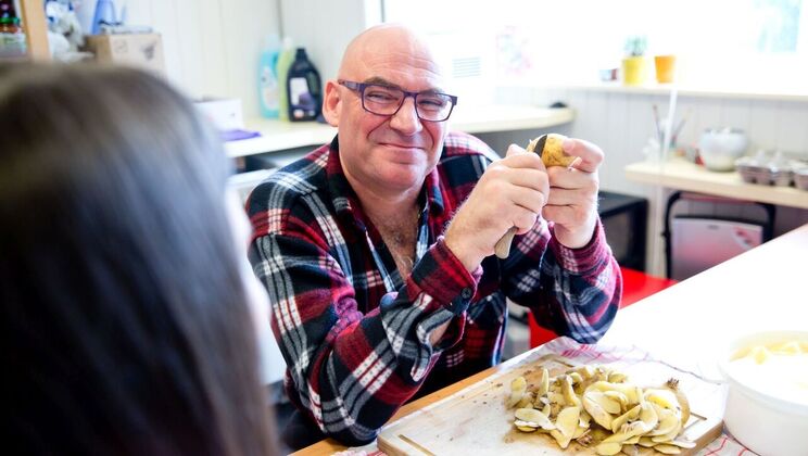 [Oldje] - Old Man Enjoys Teen's Handjob and Blowjob - Jan - Brittney Babe