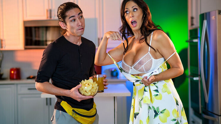 [MyFriend'sHotMom] - Reagan Foxx gets fucked by her son's athletic friend and enjoys it - Reagan Foxx - David Lee