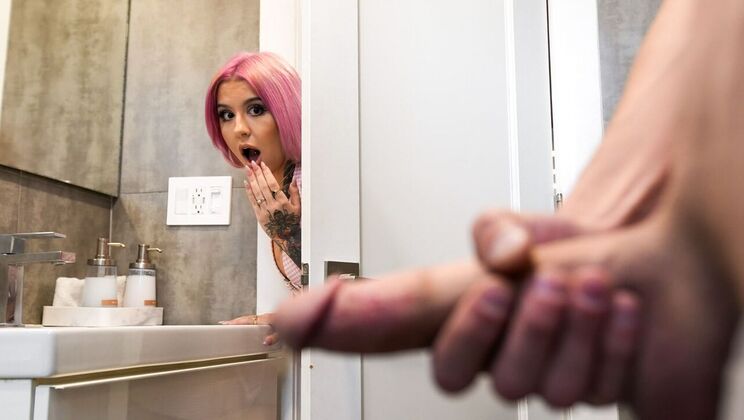 [MyPervyFamily] - Pussy Licking and Fingering Luna Legend - Luna Legend - Chris Lockwood