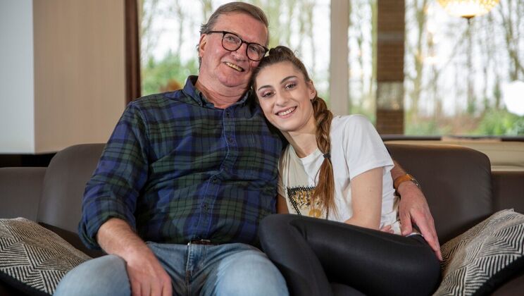 [Oldje] - Close Up Cumshot with Nicole Sweet - Nicole Sweet - Henk