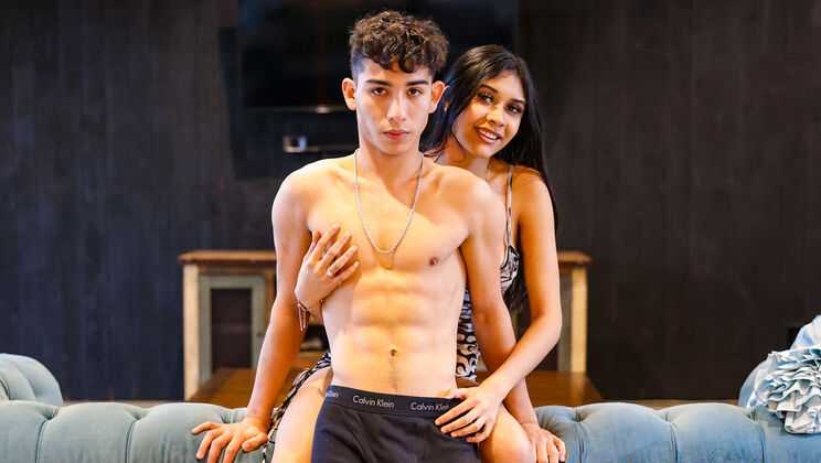 [HotGuysFuck] - Johnny Ortega Hooks Up with Reina Heart After Dark - Reina Heart - Johnny Ortega
