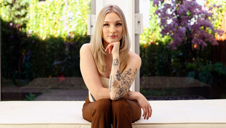 [CastingCouchHD] - Syrah Gets Fucked in Missionary