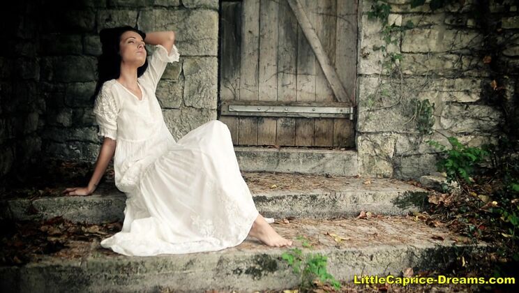 [CapriceDivas] - Sapphira's Natural Tits Solo Action - Sapphira