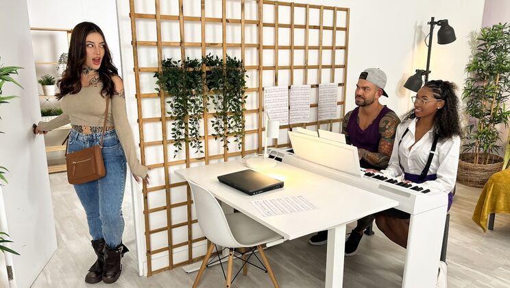 [CrazyCollegeGFs] - Cheating Wife Gets Missionary Pounding - Juan Lucho - Barbie Rous