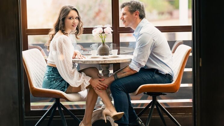 Hot Russian MILF Kristina Grace takes it doggystyle