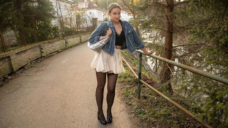 [PublicAgent] - Gigi Max - Amateur Blowjob and Handjob - Martin Gun - Gigi Max