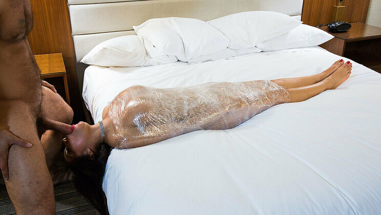 [Tonight’sGirlfriend] - Pornstar Gia Milana gets wild in stockings and fucked hard - Danny Mountain - Gia Milana