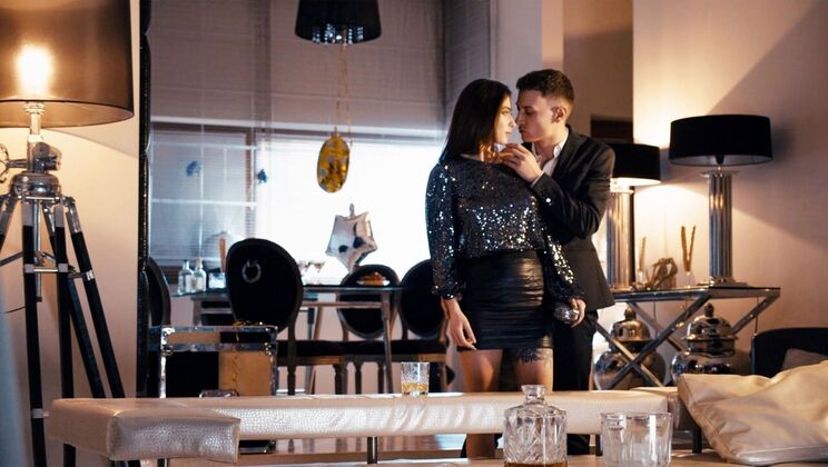 [Brazzers] - Muscular Man Fucks Brunette in Multiple Positions - Charlie Dean - Liya Silver